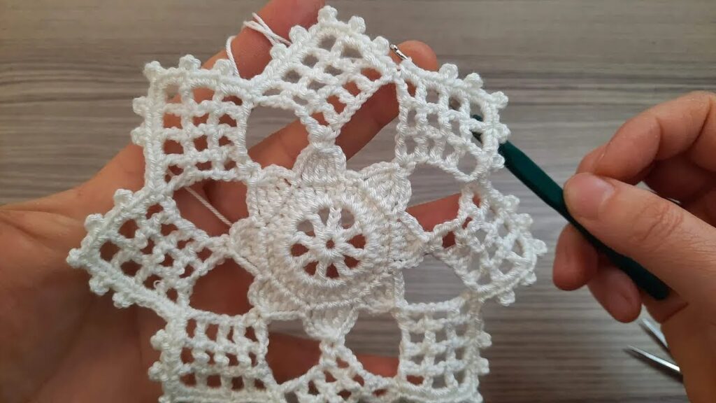 Beautiful Flower Crochet Pattern Tutorial for Beginners | Step-by-Step Knitting Online Guide