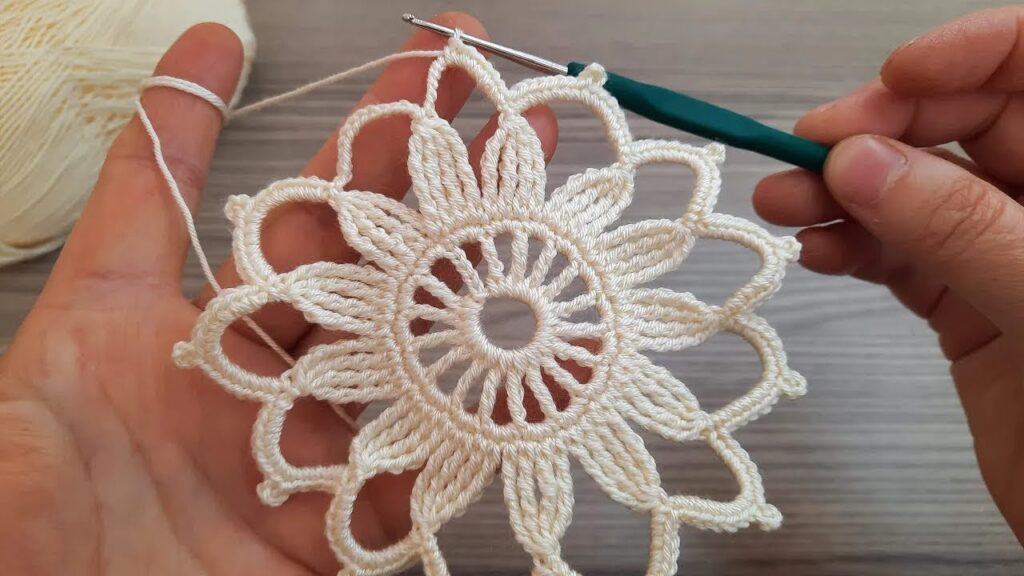 Wonderful Easy & Beautiful Flower Crochet Pattern Tutorial for Beginners: Online Knitting Guide