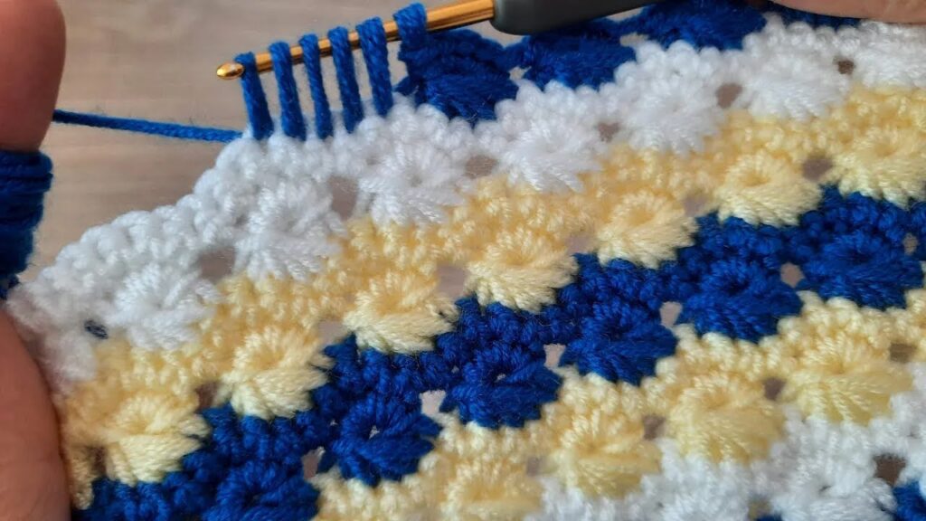 Effortless Crochet Baby Blanket with Flower Motif – Lovely and Simple Pattern 💗