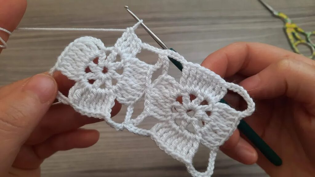 Exquisite Crochet Flower Design 💮 Easy Step-by-Step Tutorial for Beginners * Tığ İşi Örgü
