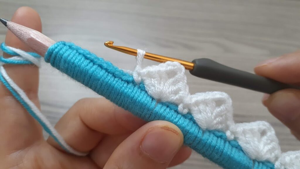 5-Minute Craft: Art of Crochet flower Knitting with a Pencil ✏️ Kurşun Kalem ile Tığ İşi Örgü İzle