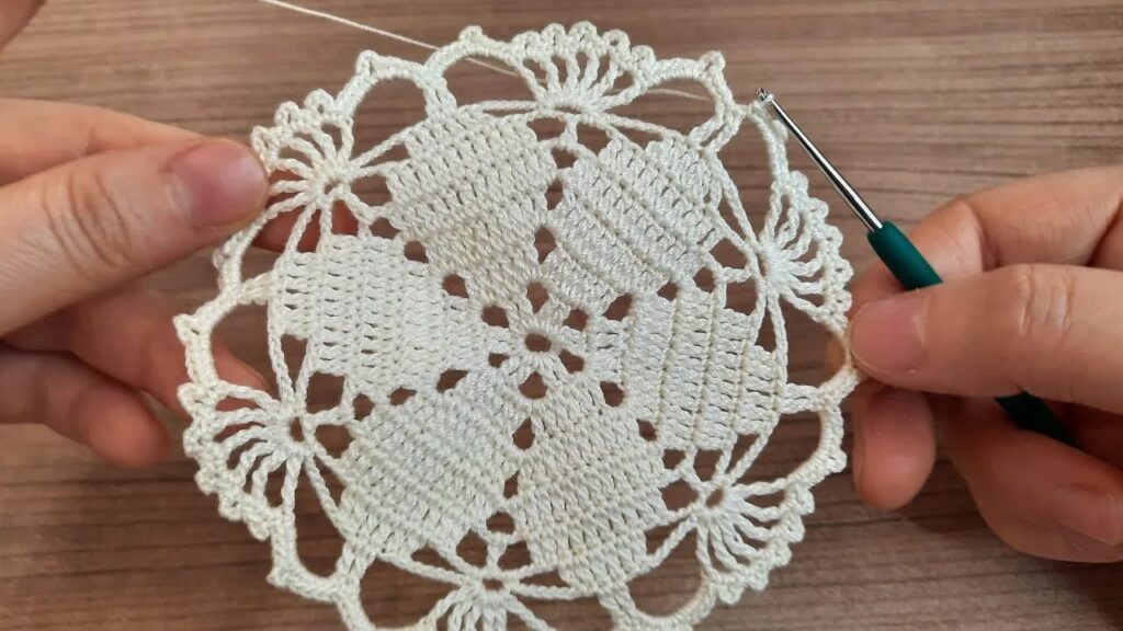 Stunning and Easy Flower Crochet Pattern Tutorial for Beginners