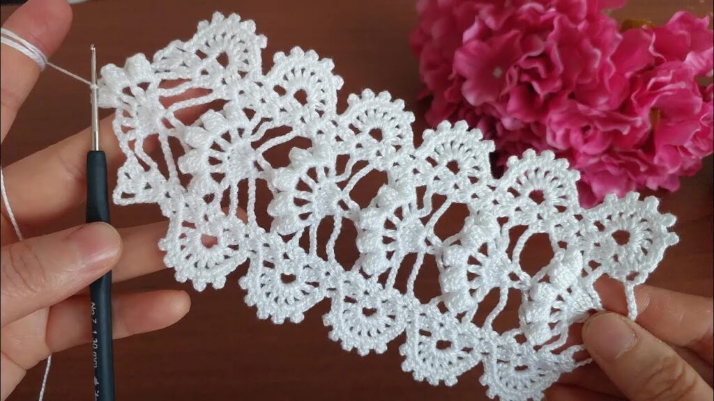 How to Make an Eye-Catching, Beautiful, and Stylish Crochet Lace 🌸 Perfect for Runners, Shawls,