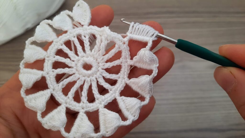 Super Easy Flower Crochet Motif – Fantastic Online Tutorial for Beginners (Tığ İşi Örgü)