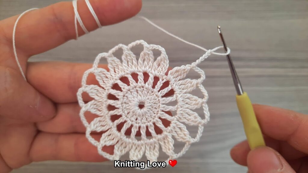 Extraordinary and Beautiful Flower Crochet Pattern: Knitting Online Tutorial for Beginners Tığ İşi