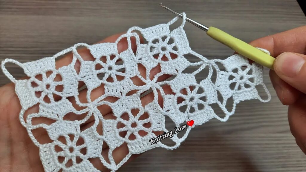 Eye-Catching Flower Crochet Pattern – A Beginner’s Guide to Stylish Designs