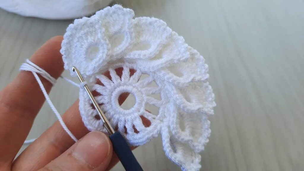 AMAZING Flower Pattern Crochet Lace 🌸 Detailed Beginner’s Tutorial