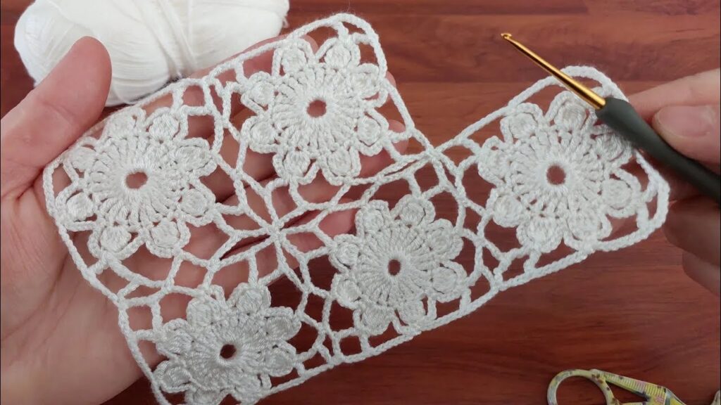 Very Easy and Beautiful Crochet Flower Lace Design 💮 Step-by-Step Online Tutorial for Beginners
